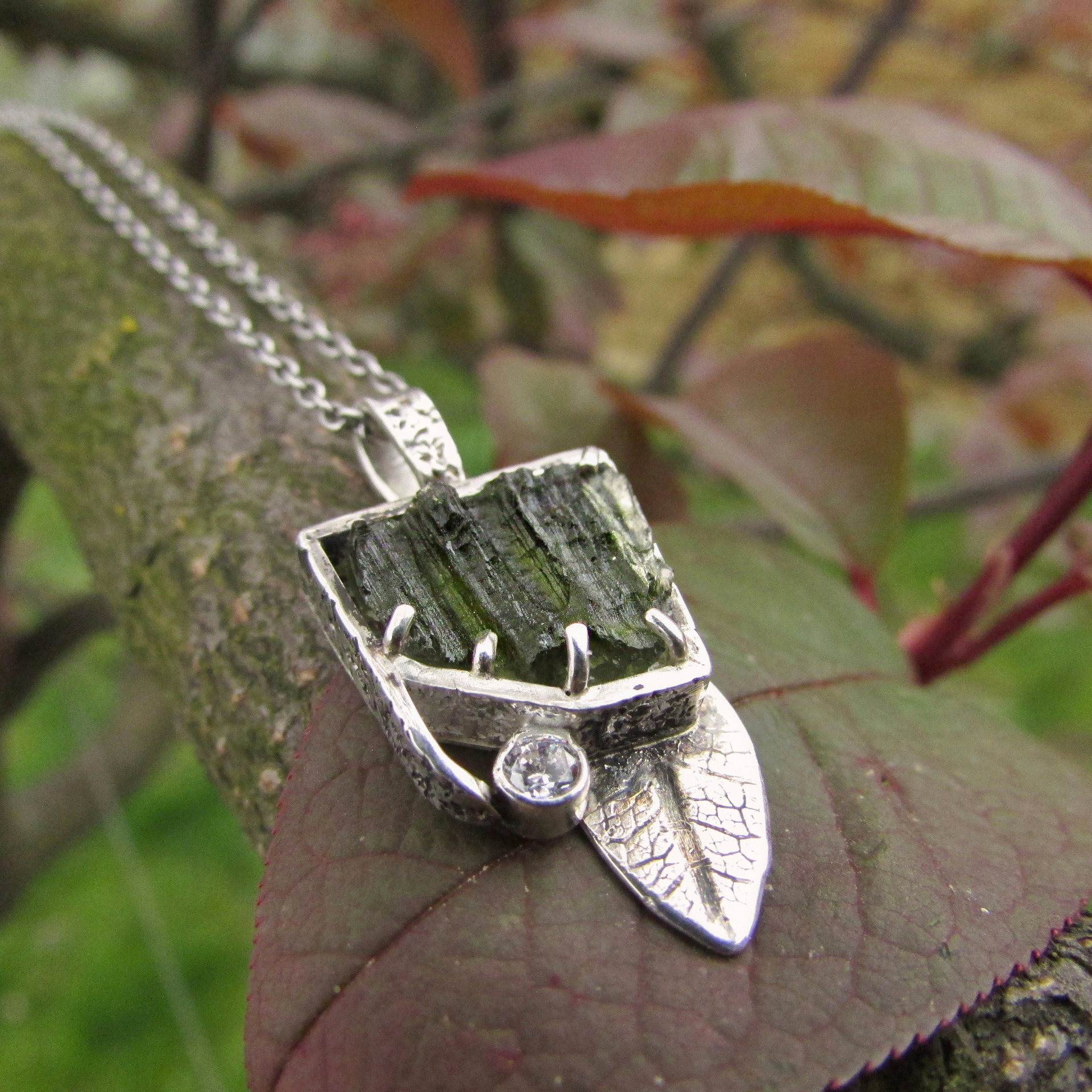 Stříbrný originální šperk s vltavínem, jediný originální kus